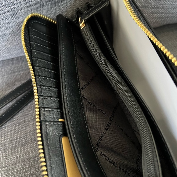 NWT MICHAEL KORS JET SET LARGE TRAVEL CONTINENTAL ZIP AROUND WALLET WRISTLET - Picture 7 of 9